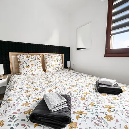 Le Refrain, Entre Et Musique