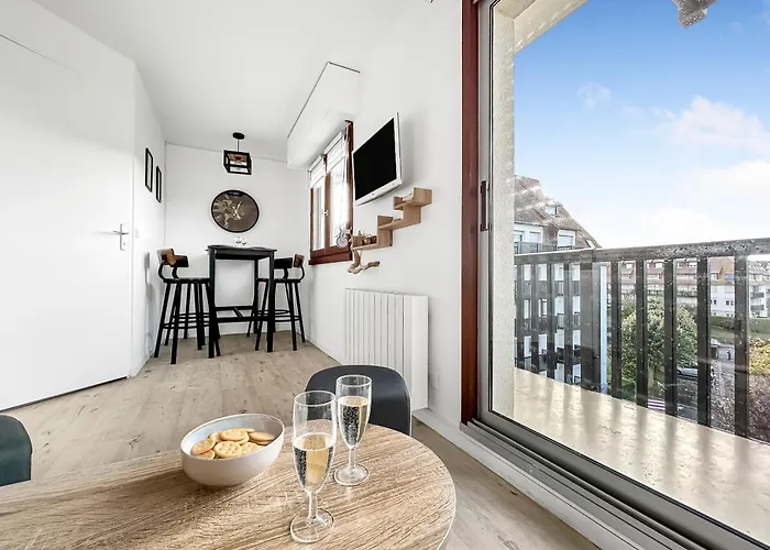 Le Refrain, Entre Et Musique Apartment