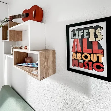 Le Refrain, Entre Et Musique *