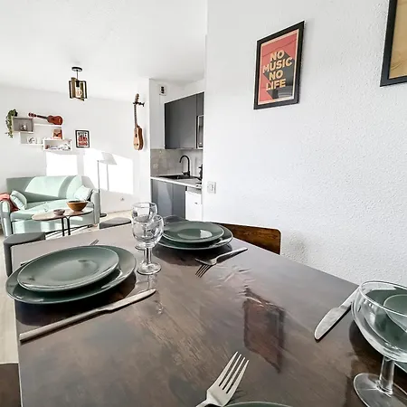 Le Refrain, Entre Et Musique Apartamento