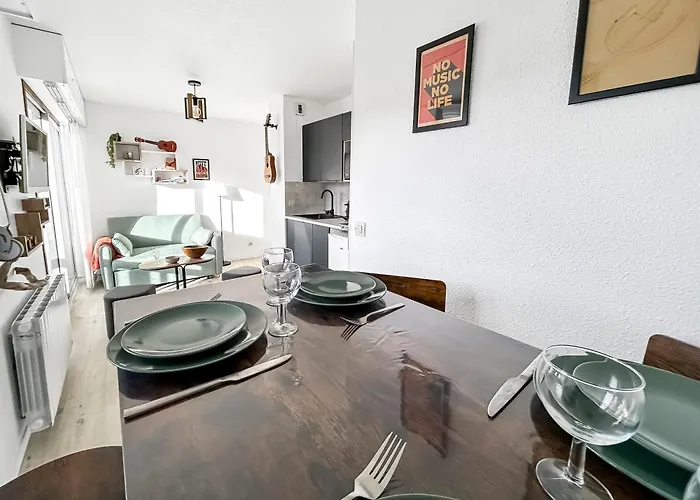 Le Refrain, Entre Et Musique Apartment