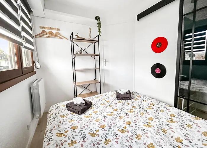 Le Refrain, Entre Et Musique Apartment