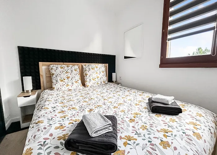 Le Refrain, Entre Et Musique